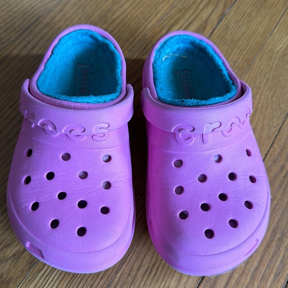 Girl’s pink crocs - Picture 2 of 4